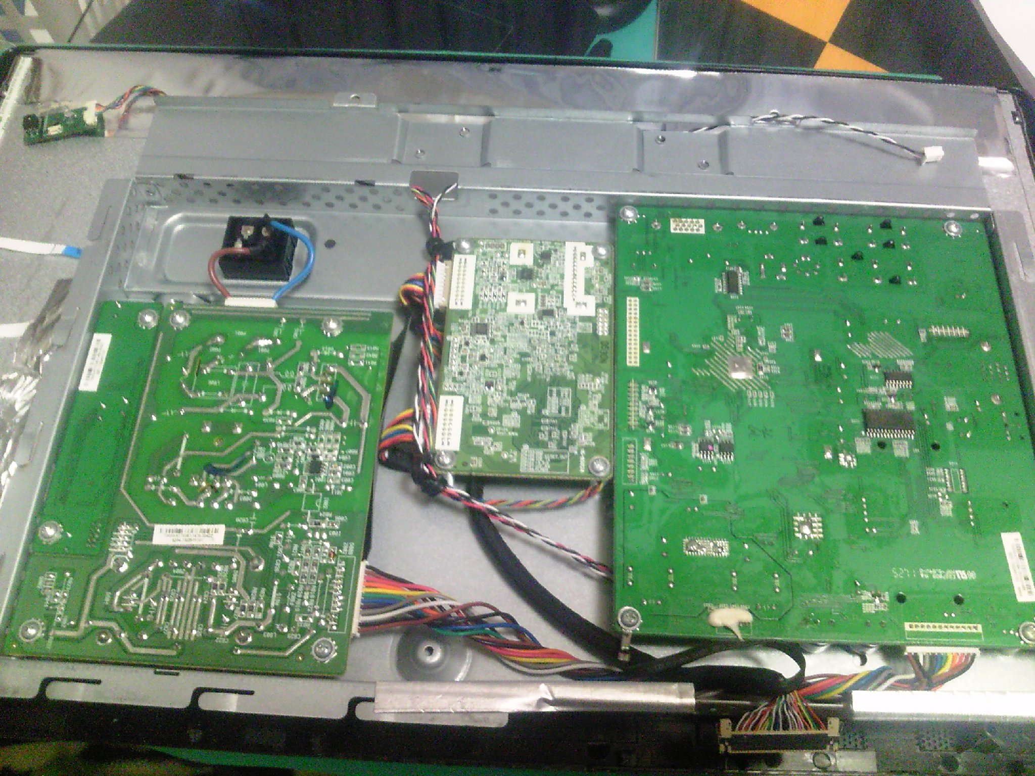 液晶テレビ本体 分解状態 mqdefault.jpg