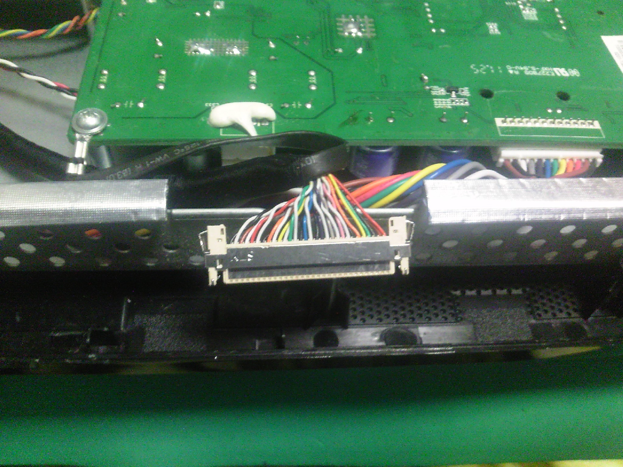 液晶テレビTruluxを分解する: DROP_IN